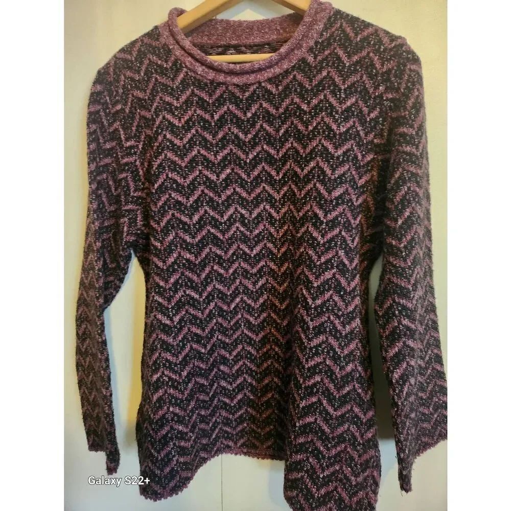 S26 Chevron patterned purple & black knit Sweater long sleeves